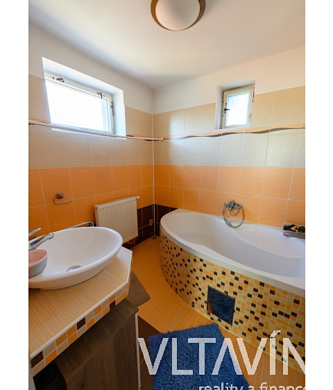 Prodej rodinného domu 205 m², pozemek 1 207 m² - foto 8