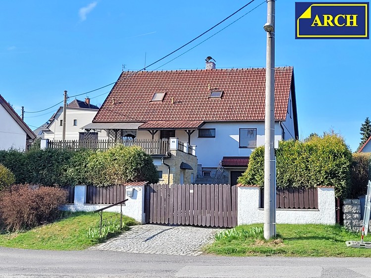 Prodej rodinného domu 280 m², pozemek 876 m² - foto 3
