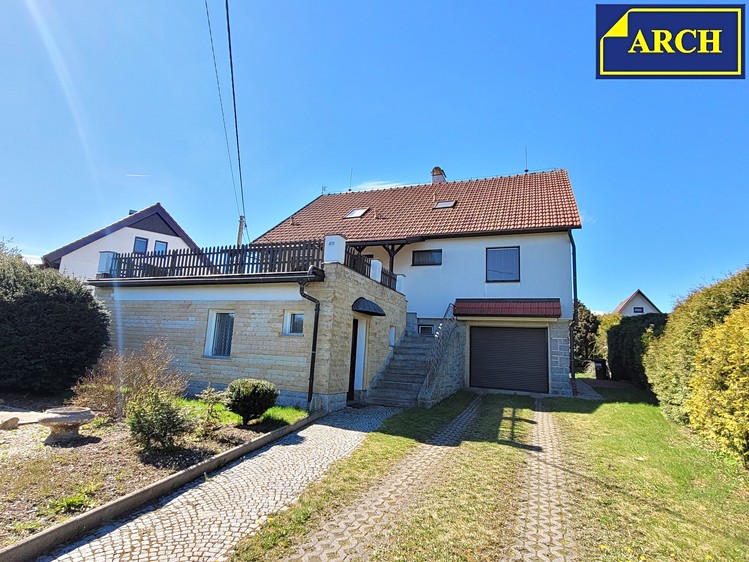 Prodej rodinného domu 280 m², pozemek 876 m² - foto 2