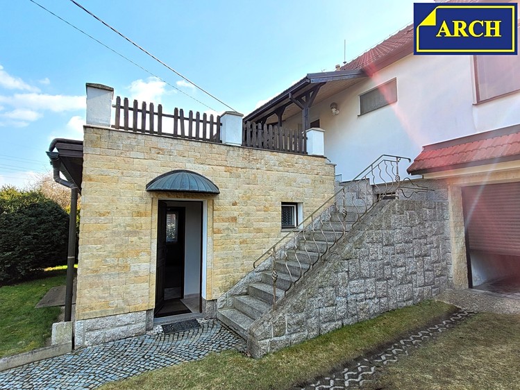 Prodej rodinného domu 280 m², pozemek 876 m² - foto 4