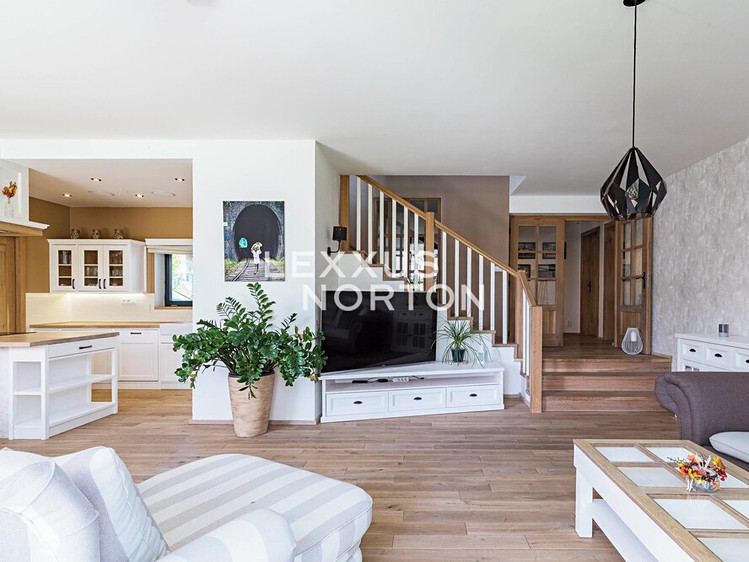 Prodej  rodinného domu 199 m², pozemek 599 m² - foto 7