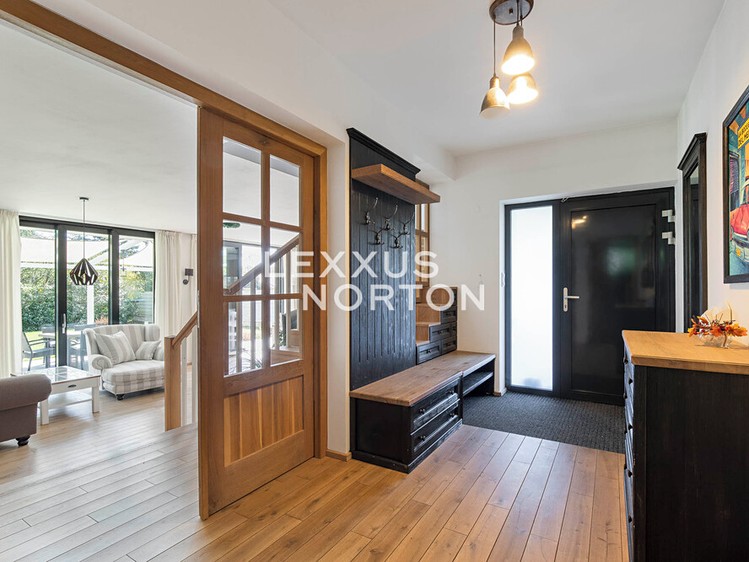 Prodej  rodinného domu 199 m², pozemek 599 m² - foto 5
