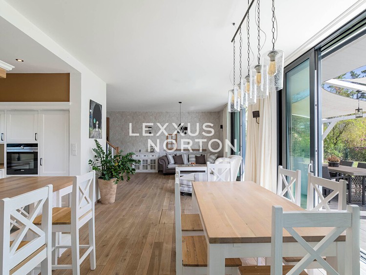 Prodej  rodinného domu 199 m², pozemek 599 m² - foto 6