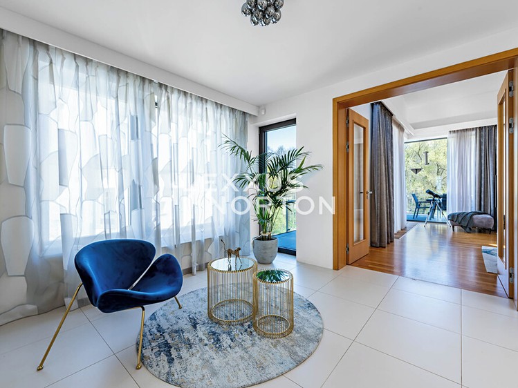 Prodej rodinného domu 337 m², pozemek 1 069 m² - foto 7