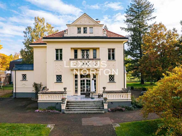 Prodej vily 382 m², pozemek 8 500 m² - foto 3