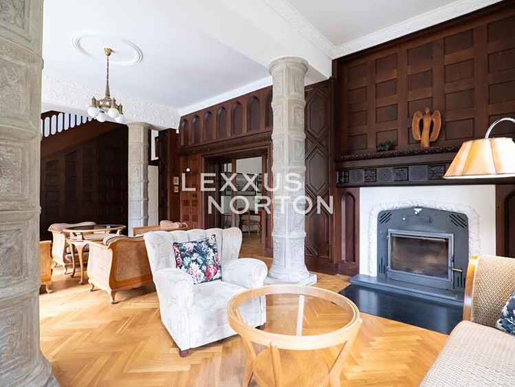 Prodej vily 382 m², pozemek 8 500 m² - foto 4
