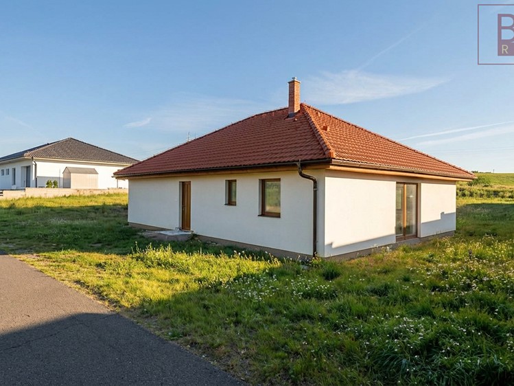 Prodej rodinného domu 125 m², pozemek 826 m² - foto 1