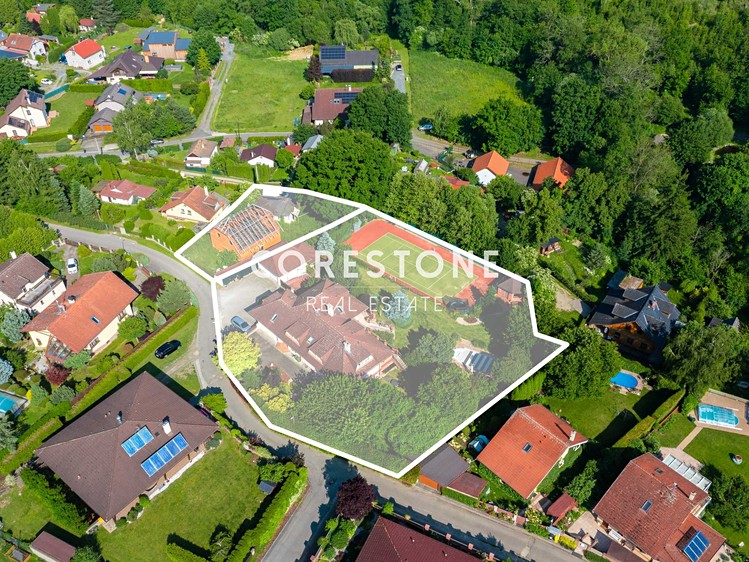 Prodej rodinného domu 658 m², pozemek 4 025 m² - foto 2