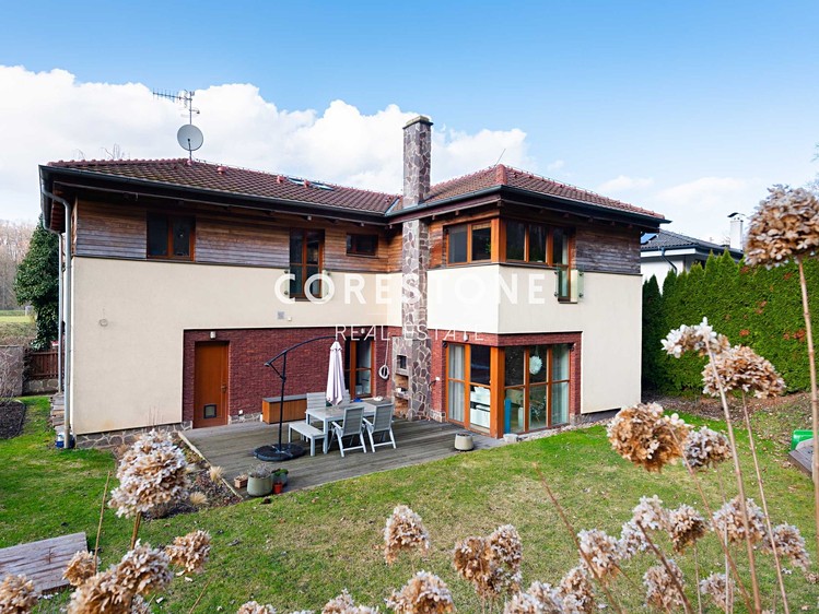 Prodej rodinného domu 184 m², pozemek 1 451 m² - foto 2