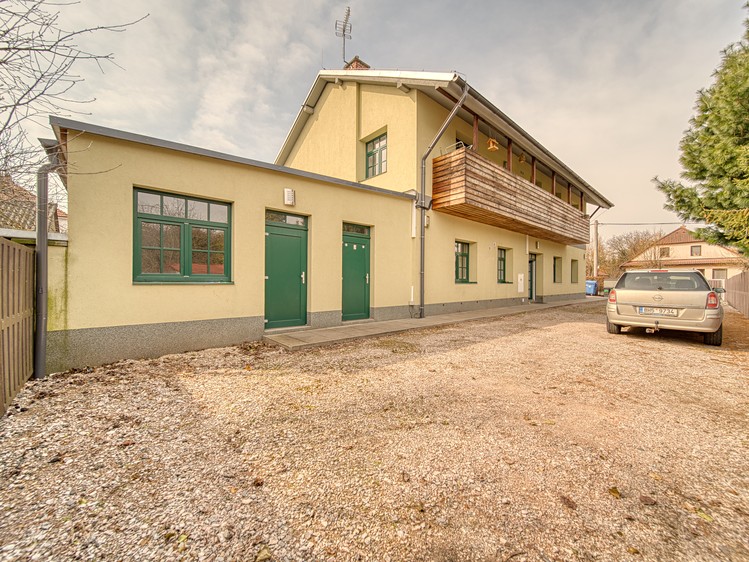 Prodej vícegeneračního domu 296 m², pozemek 610 m² - foto 3