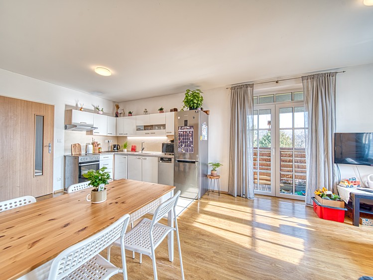 Prodej vícegeneračního domu 296 m², pozemek 610 m² - foto 6