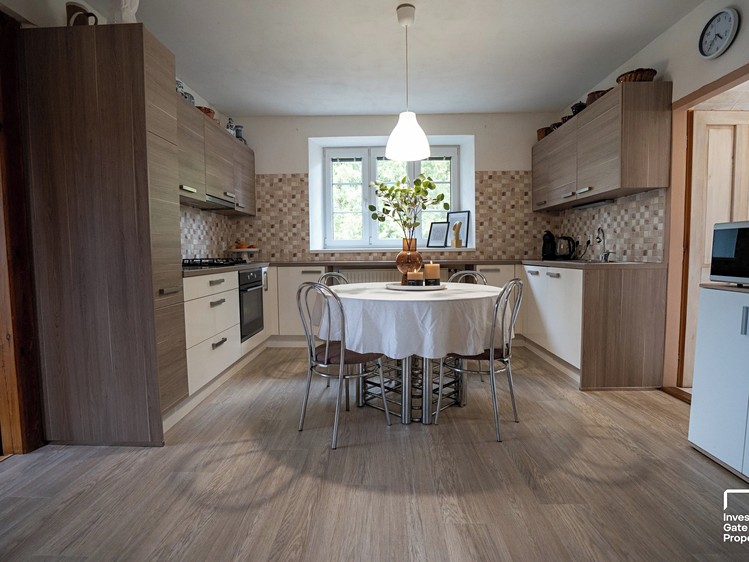 Prodej rodinného domu 334 m², pozemek 960 m² - foto 2
