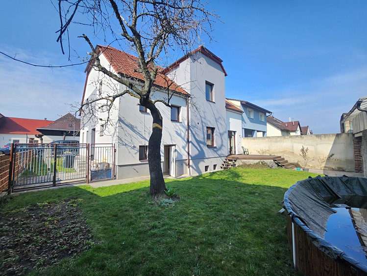 Prodej rodinného domu 343 m², pozemek 669 m² - foto 3
