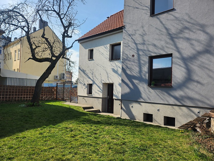 Prodej rodinného domu 343 m², pozemek 669 m² - foto 4