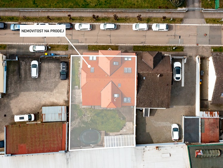 Prodej rodinného domu 343 m², pozemek 669 m² - foto 8