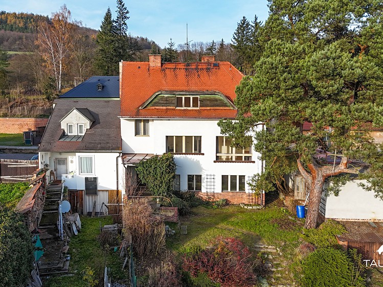 Prodej vícegeneračního domu 329 m², pozemek 1 452 m² - foto 1
