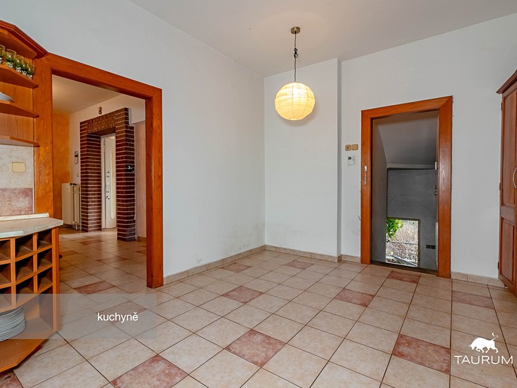 Prodej vícegeneračního domu 329 m², pozemek 1 452 m² - foto 6