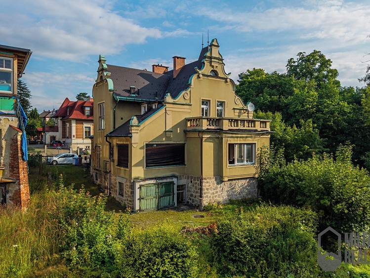 Prodej vily 223 m², pozemek 1 152 m² - foto 1