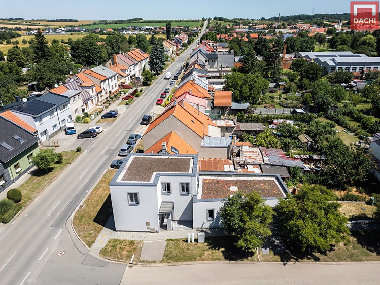 Prodej rodinného domu 173 m², pozemek 235 m² - foto 1