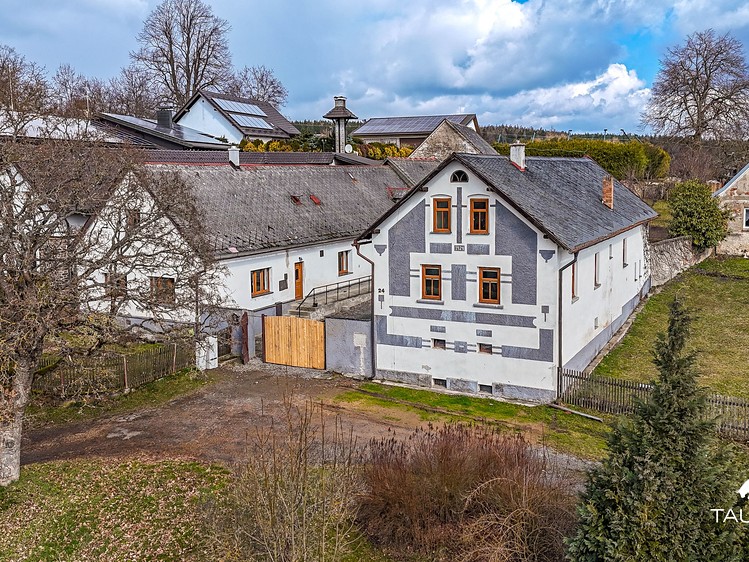 Prodej rodinného domu 719 m², pozemek 1 481 m² - foto 1