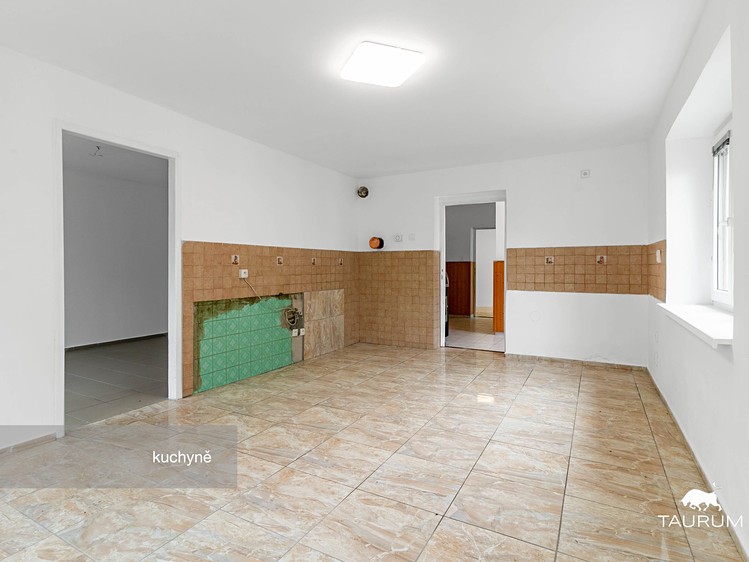 Prodej rodinného domu 719 m², pozemek 1 481 m² - foto 5