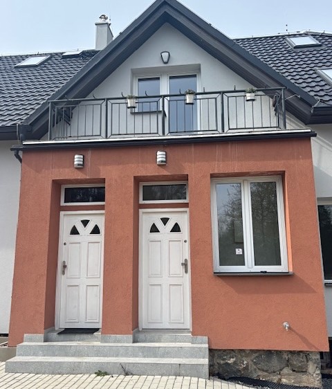 Prodej vícegeneračního domu 315 m², pozemek 933 m² - foto 1