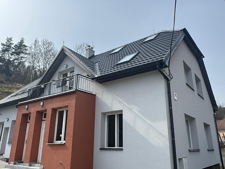 Prodej vícegeneračního domu 315 m², pozemek 933 m² - foto 2