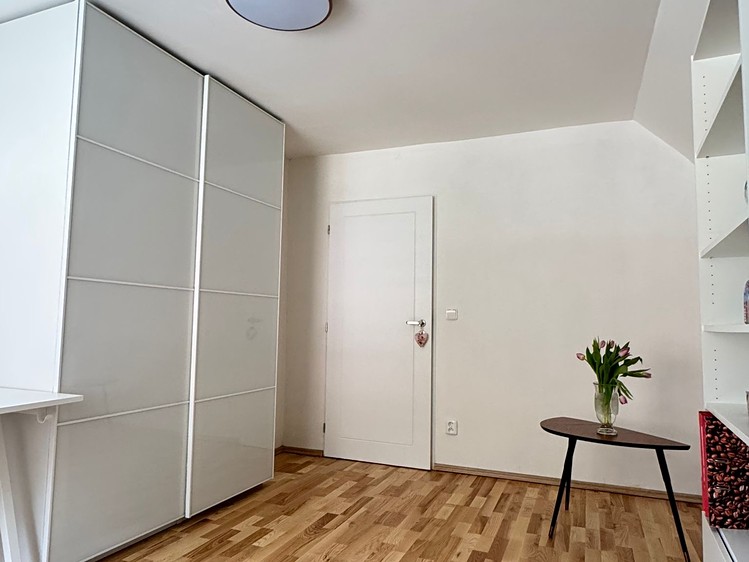 Prodej vícegeneračního domu 315 m², pozemek 933 m² - foto 7