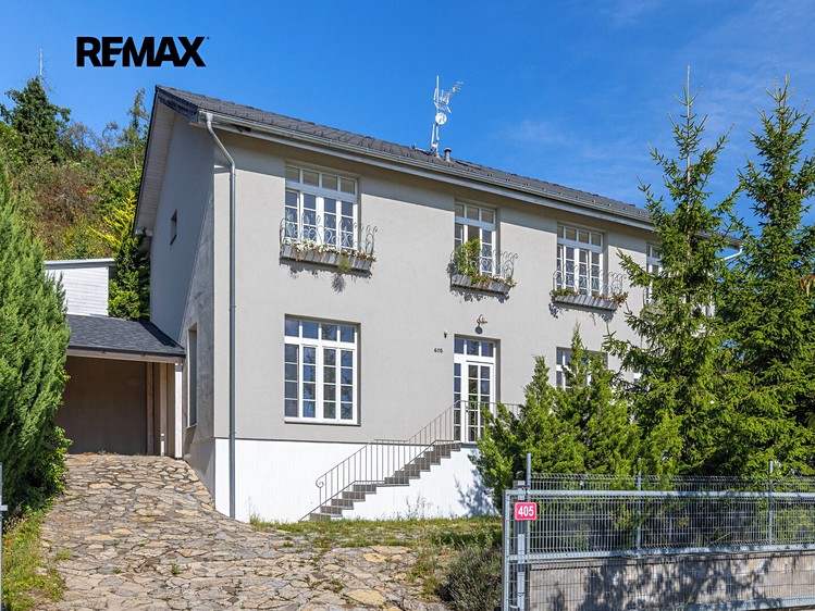 Prodej rodinného domu 219 m², pozemek 830 m² - foto 3