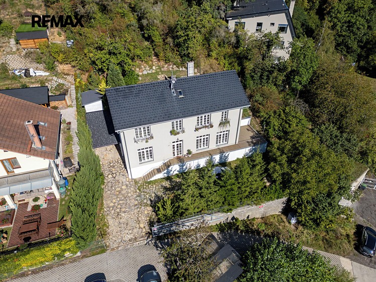 Prodej rodinného domu 219 m², pozemek 830 m² - foto 4