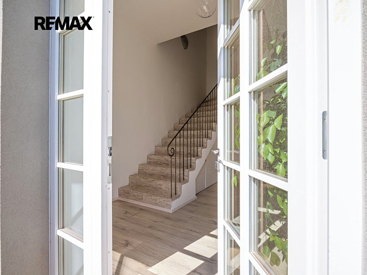 Prodej rodinného domu 219 m², pozemek 830 m² - foto 7
