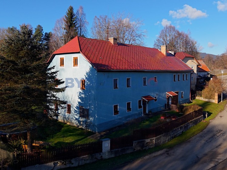 Prodej rodinného domu 492 m², pozemek 882 m² - foto 3