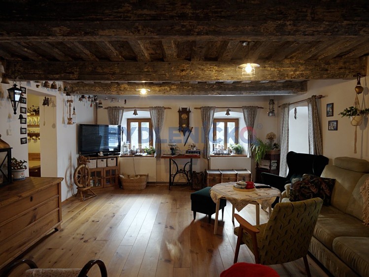 Prodej rodinného domu 492 m², pozemek 882 m² - foto 4