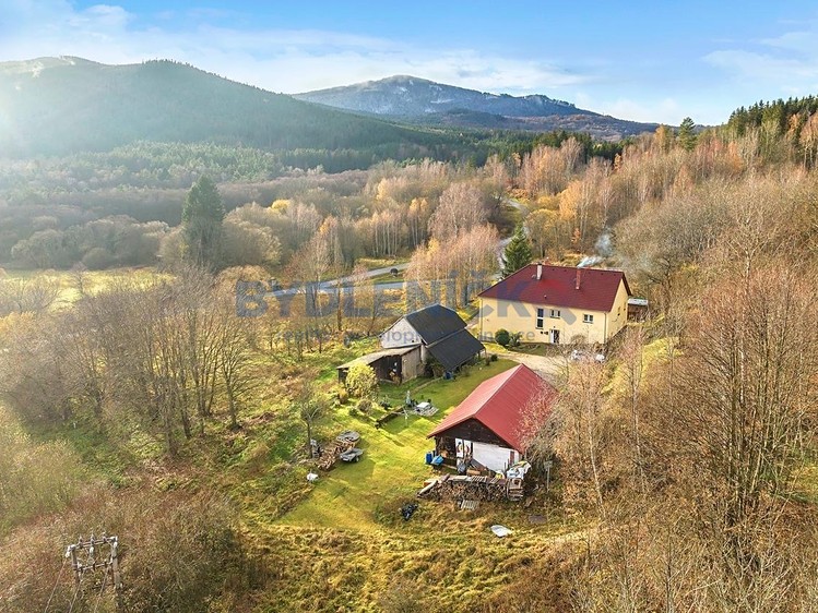Prodej vícegeneračního domu 456 m², pozemek 4 806 m² - foto 2