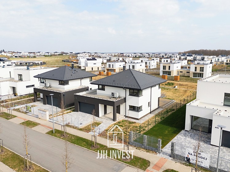 Prodej rodinného domu 212 m², pozemek 821 m² - foto 2