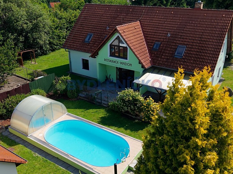 Prodej rodinného domu 275 m², pozemek 1 663 m² - foto 1