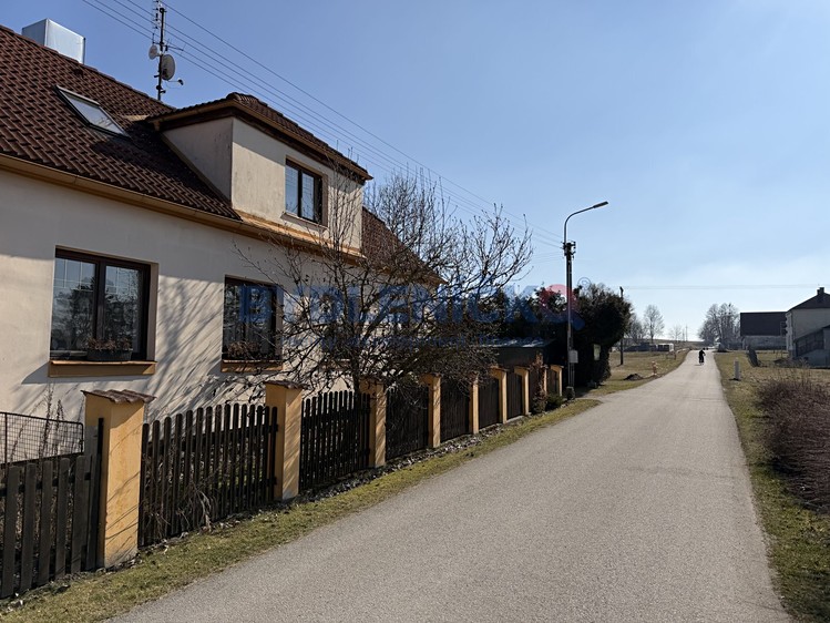 Prodej rodinného domu 250 m², pozemek 790 m² - foto 2