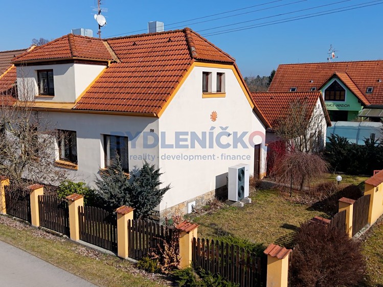 Prodej rodinného domu 250 m², pozemek 790 m² - foto 1