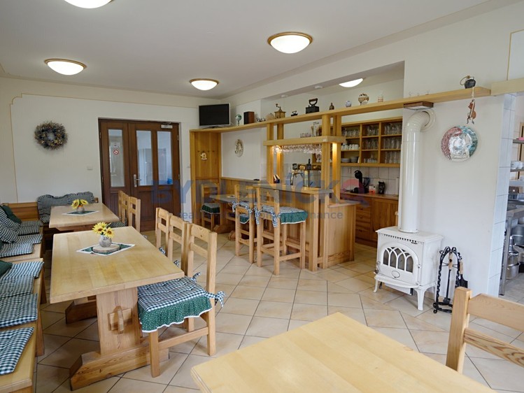 Prodej rodinného domu 475 m², pozemek 2 453 m² - foto 8