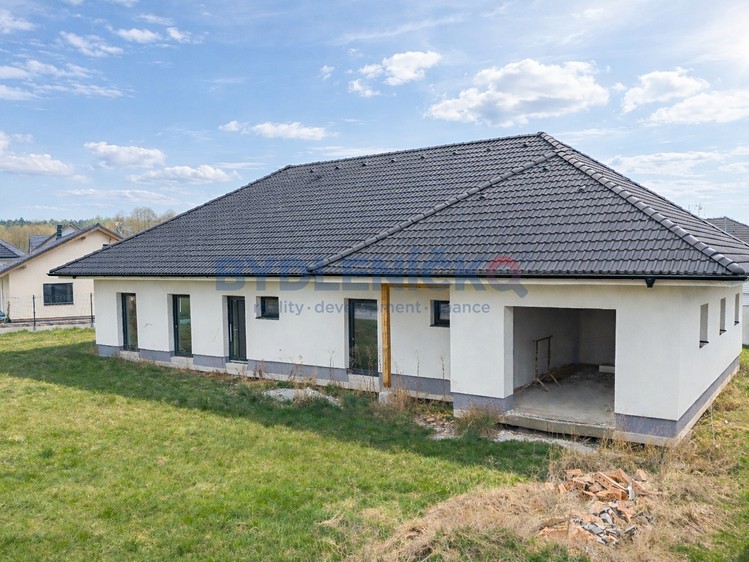 Prodej rodinného domu 193 m², pozemek 996 m² - foto 1