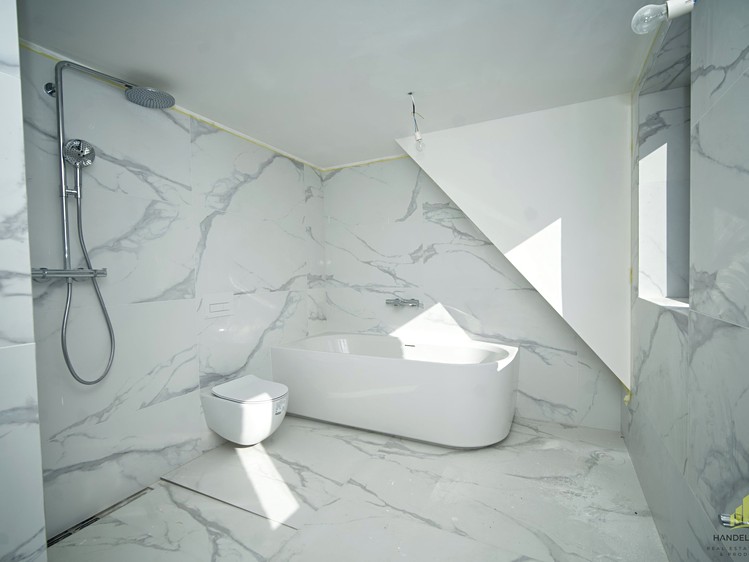 Prodej rodinného domu 221 m², pozemek 586 m² - foto 8