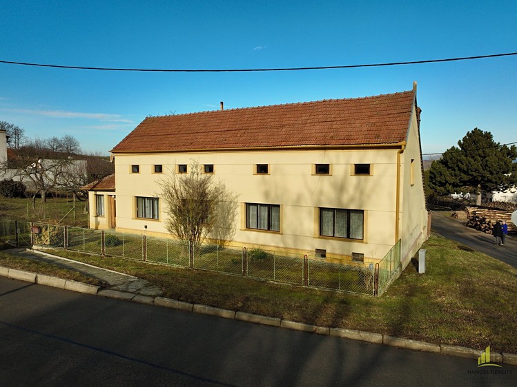 Prodej rodinného domu 122 m², pozemek 898 m² - foto 1