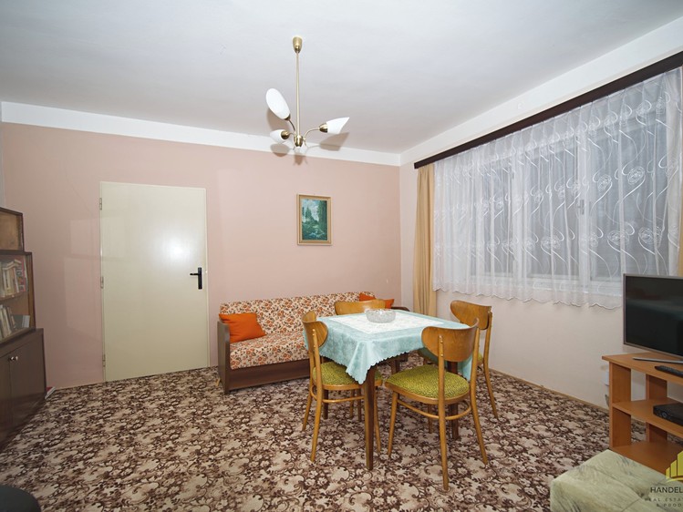Prodej rodinného domu 122 m², pozemek 898 m² - foto 2