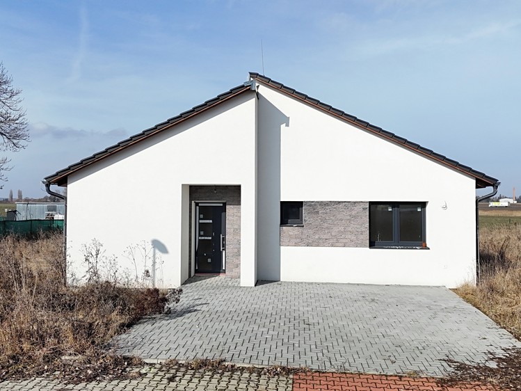 Dražba rodinného domu 107 m², pozemek 872 m² - foto 1