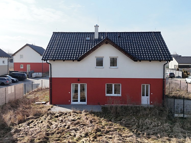 Dražba rodinného domu 146 m², pozemek 955 m² - foto 1
