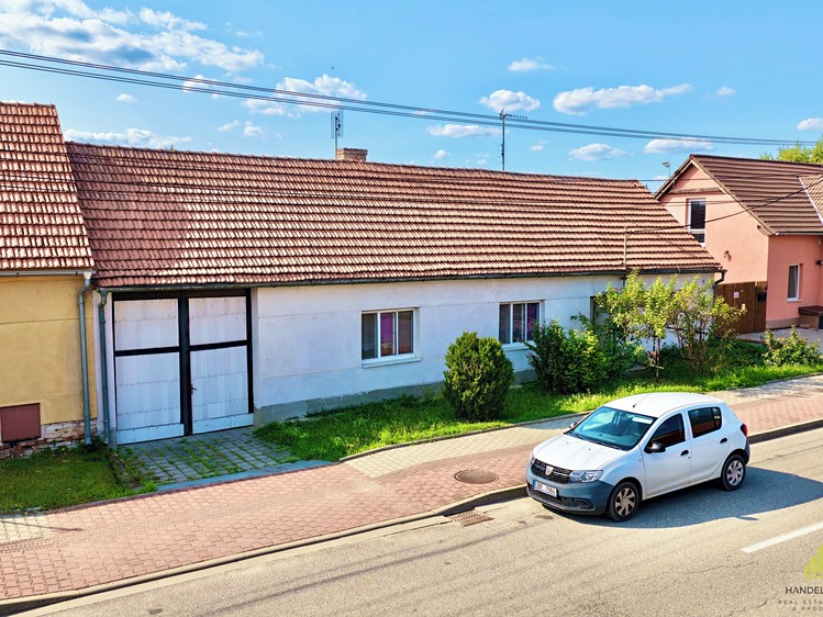 Prodej rodinného domu 423 m², pozemek 1 170 m² - foto 1
