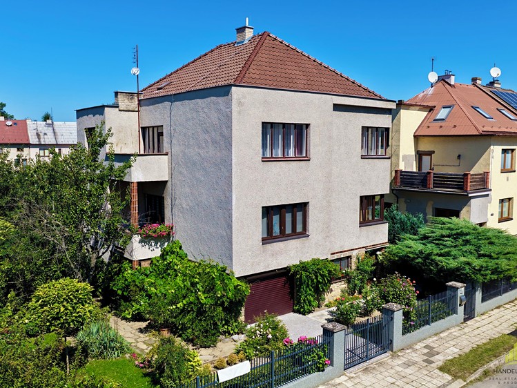 Prodej rodinného domu 180 m², pozemek 767 m² - foto 2