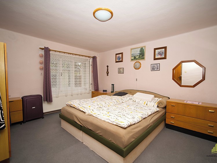 Prodej rodinného domu 200 m², pozemek 879 m² - foto 3
