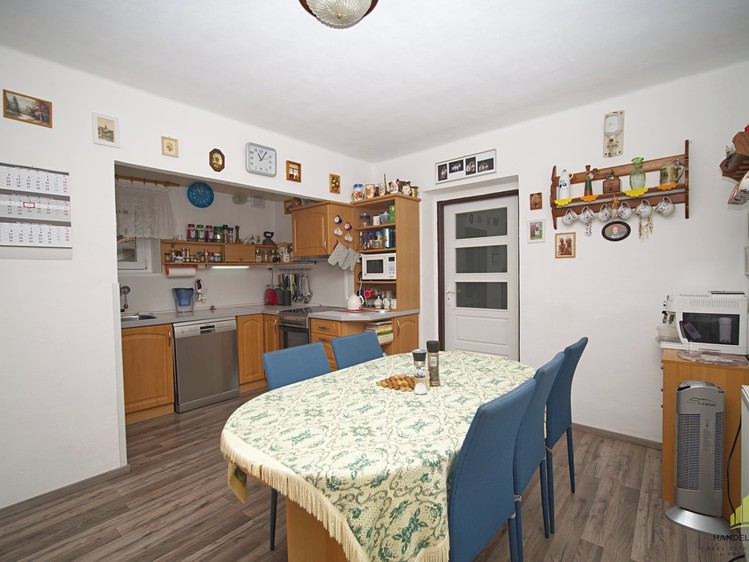 Prodej rodinného domu 200 m², pozemek 879 m² - foto 6