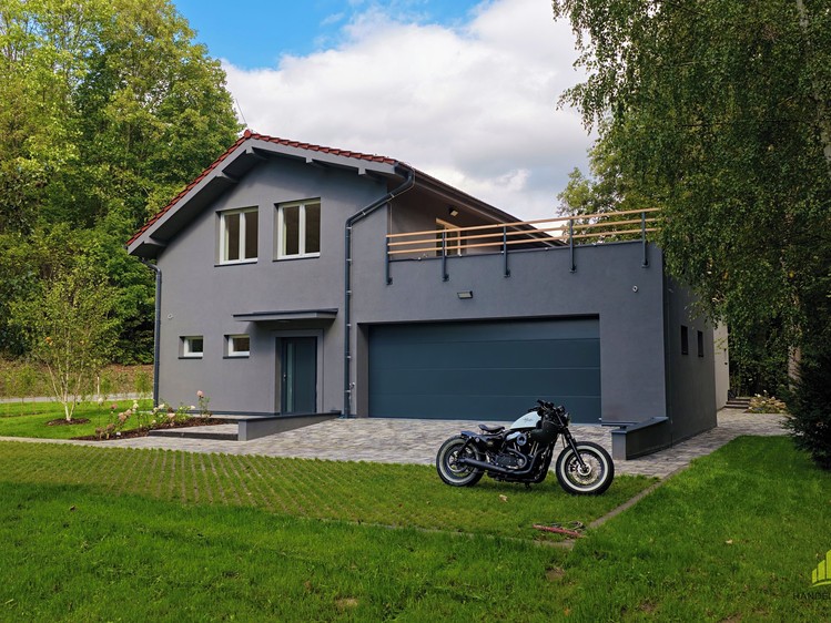 Prodej rodinného domu 284 m², pozemek 826 m² - foto 2